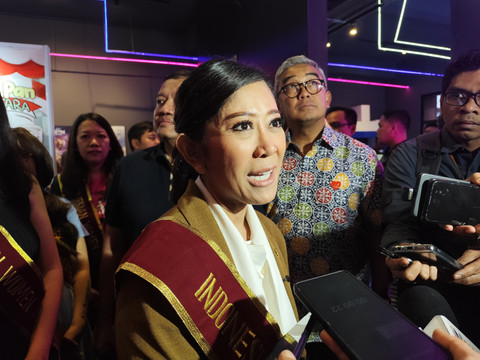 Menteri Komdigi Meutya Hafid menjawab pertanyaan wartawan di Agate Game Course, Summarecon Bandung, Jawa Barat, Sabtu (5/7). Foto: Alya Zahra/kumparan