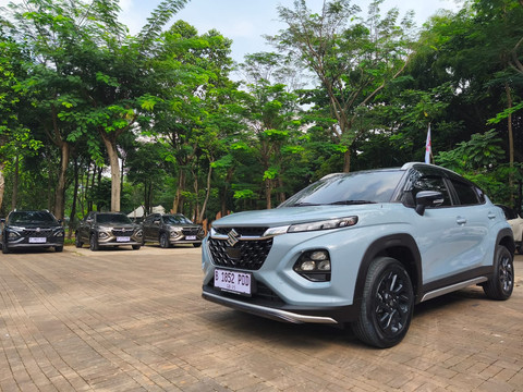 Seremoni penyerahan perdana 55 unit Suzuki Fronx kepada konsumen di Jakarta, Sabtu (5/7/2025). Foto: Sena Pratama/kumparan