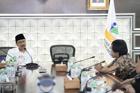 Mensos Gus Ipul saat menerima audiensi Dewan Pengurus Pusat Persatuan Tunanetra Indonesia (DPP Pertuni) di Kantor Kementerian Sosial, Jumat (4/7). Foto: Dok. Kemensos