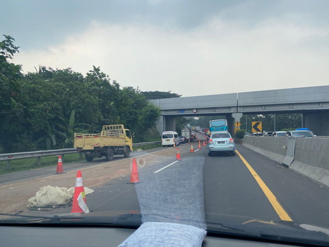 Tol Cipularang KM 85 arah Jakarta, Sabtu (5/7/2025). Dok: Gesit/kumparan