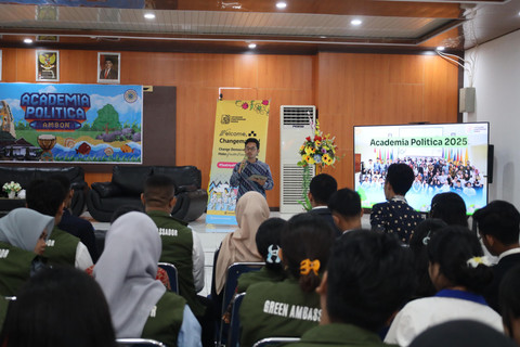 Para pelajar SMA dan SMK di Ambon mengikuti program pelatihan terkait perubahan iklim dan pelestarian laut. Foto: Dok. Istimewa