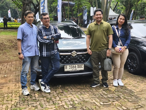 Seremoni penyerahan perdana 55 unit Suzuki Fronx kepada konsumen di Jakarta, Sabtu (5/7/2025). Foto: Sena Pratama/kumparan