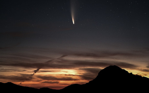 Ilustrasi Sinopsis Deep Impact Sumber Unsplash/Frank Zinsli