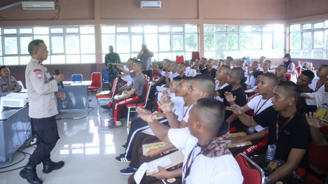 Materi pelajaran yang diberikan oleh jajaran kepolisian yang memberikan materi pda program retret Pemprov Sumsel, Sabtu (5/7) Foto: urban id
