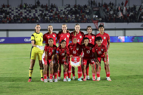 Timnas Wanita Indonesia saat foto group jelang hadapi Timnas Wanita Taiwan dalam laga Kualifikasi Piala Asia Wanita 2026 di Tangerang, Sabtu (5/7). Foto: Dicky Adam Sidiq/kumparan