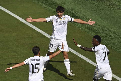 Pemain Real Madrid Gonzalo Garcia berselebrasi bersama rekan setimnya usai mencetak gol ke gawang Borussia Dortmund pada pertandingan perempat final Piala Dunia Antarklub 2025 di Stadion MetLife, New Jersey, Amerika Serikat, Sabtu (5/7/2025). Foto: Angela Weiss/AFP