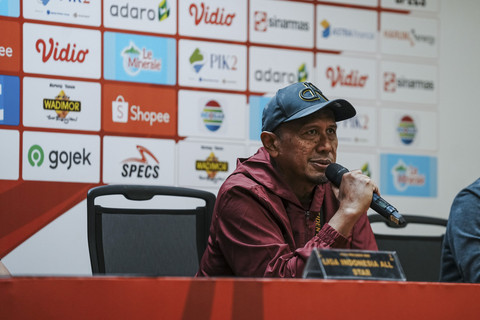 Pelatih Liga Indonesia All Star Rachmad Darmawan menjawab pertanyaan wartawan saat sesi konferensi pers jelang Piala Presiden 2025 di Stadion Utama Gelora Bung Karno, Jakarta, Sabtu (5/7/2025). Foto: Dok. Piala Presiden