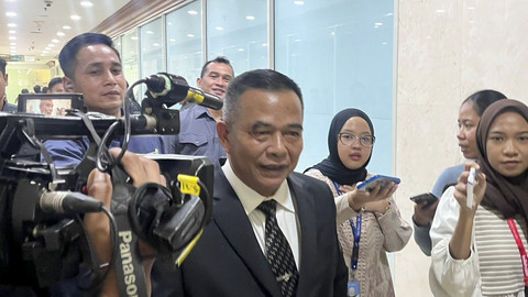 Calon Duta Besar penempatan Pyongyang, Korea Utara Mayor Jenderal TNI (purn) Gina Yoginda menjawab pertanyaan wartawan saat menjalani fit and proper test di Kompleks Parlemen, Senayan, Jakarta, Minggu (6/7/2025). Foto: Haya Syahira/kumparan