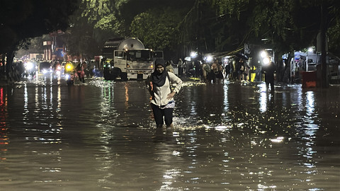 Banjir setinggi lutut orang biasa rendam ... </div>
<div class=
