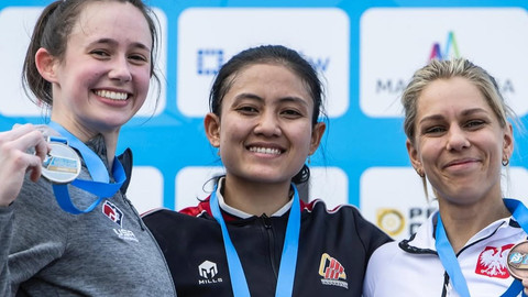Emma Hunt, Desak Made, dan Aleksandra Miroslaw di podium speed putri IFSC Climbing World Cup (Kejuaraan Dunia Panjat Tebing) Krakow 2025 di Polandia, Minggu (6/7). Foto: Instagram @ifsclimbing