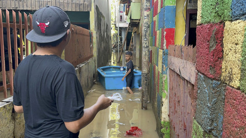 Suasana Banjir di Kelurahan Bidara Cina, Jakarta Timur , Senin (7/7/2025). Foto: Rayyan Farhansyah/kumparan