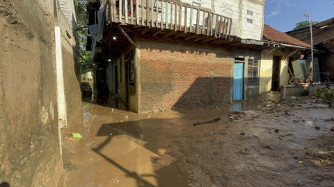 Suasana Banjir di Kelurahan Bidara Cina, Jakarta Timur , Senin (7/7/2025). Foto: Rayyan Farhansyah/kumparan