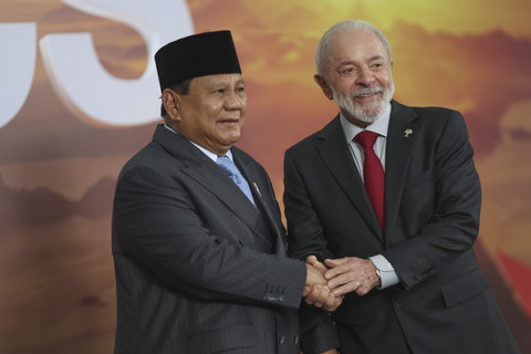 Presiden Republik Indonesia Prabowo Subianto disambut langsung oleh Presiden Brasil Luiz Inacio Lula da Silva saat memasuki lokasi pelaksanaan KTT BRICS di Museum of Modern Art (MAM) Rio de Janeiro, Sabtu (6/7/2025). Foto: Dok. Tim Media Prabowo