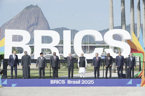Presiden Republik Indonesia Prabowo Subianto dalam pembukaan sesi pertama KTT BRICS di Museum Seni Modern (MAM), Rio de Janeiro, Minggu (6/7/2025). Foto: Dok. Tim Media Prabowo