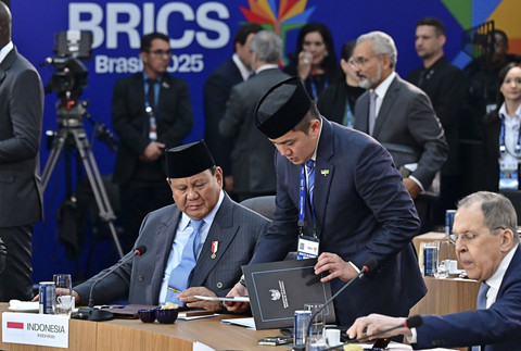 Presiden Prabowo Subianto didampingi Sekertaris Kabinet Merah Teddy Indra Wijaya menghadiri hari pertama Konferensi Tingkat Tinggi (KTT) BRICS 2025 di Rio de Janeiro, Brasil, Minggu (6/7/2025). Foto: Muchlis Jr - Biro Pers Sekretariat Presiden