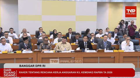 Suasana rapat kerja Badan Anggaran DPR RI bersama Menteri Kabinet Merah Putih di Kompleks Parlemen, Senayan, Jakar... </div>
<div class=