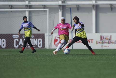 Pertandingan pertama HYDROPLUS Piala Pertiwi U14 & U16 2025 All Stars mempertemukan tim All Stars Jakarta dan All Stars Bali-Nusra bergulir di Supersoccer Arena, Kudus, Senin (7/7/2025).
Foto: Dok. Hydroplus Piala Pertiwi