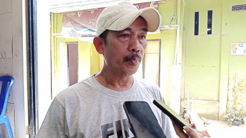 Sanusi Ketua RT 13 Kebon Pala, Jakarta Timur saat diwawancarai, Senin (7/7/2025). Foto: Rayyan Farhansyah/kumparan
