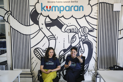Pemeran film La Tahzan Marshanda dan Elmand menjawab pertanyaan wartawan saat berkunjung ke kumparan di Pasar Minggu, Senin (7/7/2025). Foto: Darryl Ramadhan/kumparan