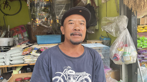Lardi (63), koordinator pedagang burung di Pasar Hewan Barito, Kebayoran Baru, Jakarta Selatan, Senin (7/7/2025). Foto: Nasywa Athifah/kumparan