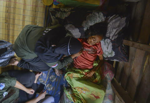 Dokter dan bidan dari Puskesmas Sarereik...                    </div>

                    <div class=