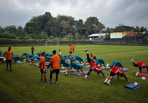 Latihan perdana PSS Sleman di Lapangan Pakembinangun, Sleman, Minggu (7/7) sore. Foto: Pandangan Jogja/Gigih Imanadi Darma