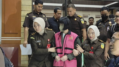 Pengacara, Marcella Santoso, saat dilimpahkan ke Kejaksaan Negeri Jakarta Pusat, Senin (7/7/2025). Foto: Jonathan Devin/kumparan