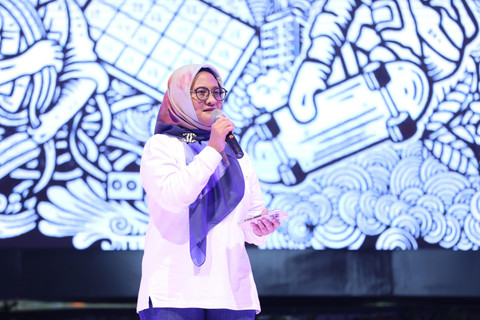 Direktur Utama Telkom Dian Siswarini saat memberikan sambutan pada acara syukuran Hari Ulang Tahun (HUT) ke-60 Telkom, di Telkom Landmark Tower, Jakarta, pada Senin (7/7). Foto: dok. Telkom