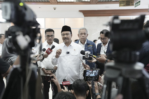 Mensos Saifullah Yusuf (Gus Ipul) dan jajaran Kemensos menghadiri rapat kerja dengan Komisi VIII DPR RI di Jakarta, Senin (7/7/2025). Foto: Kemensos RI