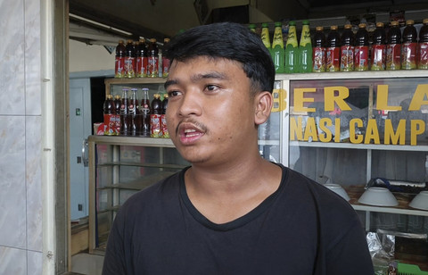 Heryatno saat memberikan keterangan terkait konflik tanah dengan kakek neneknya di rumahnya. (7/7/2025). Foto: kumparan