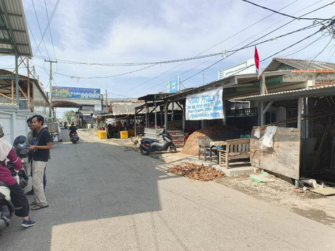 Suasana rumah cucu di Desa Karangsong Kecamatan Indramayu yang digugat kakeknya. Foto: kumparan