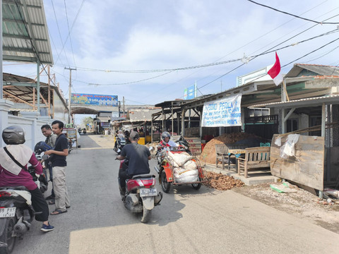 Suasana rumah cucu di Desa Karangsong Kecamatan Indramayu yang digugat kakeknya. Foto: kumparan