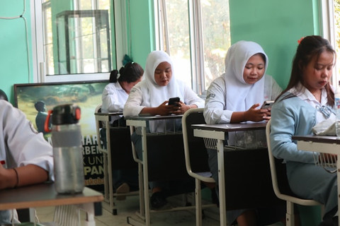 Kapan Anak Sekolah Masuk Tahun Ajaran Baru 2025? Sumber Foto: Unsplash.com/Fajar Herlambang STUDIO