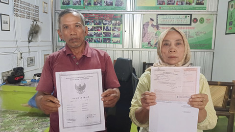 Kadi dan Narti, kakek nenek di Indramayu yang gugat cucunya soal sengketa tanah. Foto: Istimewa