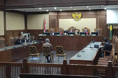 Pemilik EO GR-Pro, Gatot Arif Rahmadi, menjalani sidang putusan sela atas keberatan terhadap dakwaan jaksa, terkait kasus dugaan korupsi penyimpangan anggaran pada Dinas Kebudayaan Jakarta, di Pengadilan Tipikor Jakarta, Selasa (8/7/2025). Foto: Fadhil Pramudya/kumparan