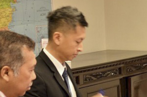 Diplomat Kemlu Arya Daru Pangayunan. Foto: Instagram/ @indonesiainba