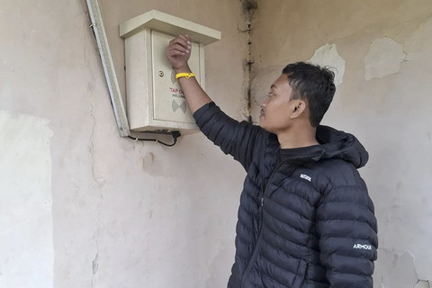 Pendaki yang menggunakan gelang RFID untuk mendaki Semeru. Foto: ANTARA/HO-Balai Besar TNBTS