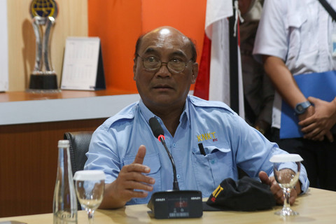 Ketua KNKT Soerjanto Tjahjono saat konferensi pers terkait tenggelamnya KMP Tunu Pratama Jaya di Pelabuhan Ketapang, Banyuwangi, Jawa Timur, Jumat (4/7/2025). Foto: Budi Candra Setya/ANTARA FOTO