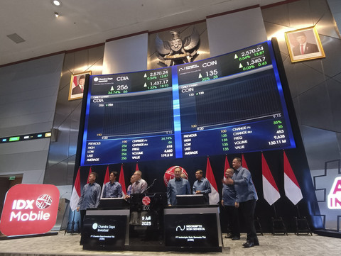 Pencatatan saham perdana PT Indokripto Koin Semesta (COIN) di Gedung BEI, Jakarta, Rabu (9/7/2025). Foto: Muhammad Fhandra/kumparan