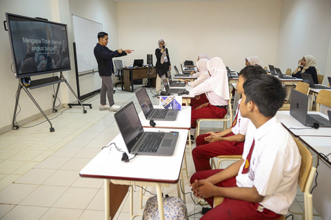 Calon siswa Sekolah Rakyat mengikuti kegiatan program simulasi Sekolah Rakyat di Sentra Handayani, Jakarta Timur pada Rabu (9/7/2025). Foto: Iqbal Firdaus/kumparan