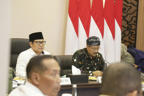 Mensos Saifullah Yusuf (Gus Ipul) menghadiri Rapat Tingkat Menteri (RTM) yang dipimpin Menteri Koordinator Bidang Pemberdayaan Masyarakat Abdul Muhaimin Iskandar di Jakarta, Selasa (8/7/2025). Foto: Kemensos RI