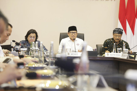 Rapat Tingkat Menteri (RTM) yang dipimpin Menteri Koordinator Bidang Pemberdayaan Masyarakat Abdul Muhaimin Iskandar di Jakarta, Selasa (8/7/2025). Foto: Kemensos RI