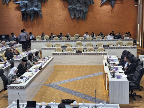 Rapat Kerja Komisi V DPR RI dengan Kementerian PU di Gedung DPR RI, Jakarta Selatan pada Rabu (9/7/2025). Foto: Dok. Istimewa