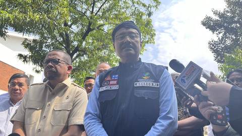 Menteri Sosial Saifullah Yusuf (Gus Ipul) meninjau simulasi Sekolah Rakyat di Sentra Handayani, Bambu Apus, Jakarta Timur, Rabu (9/7/2025). Foto: Nasywa Athifah/kumparan