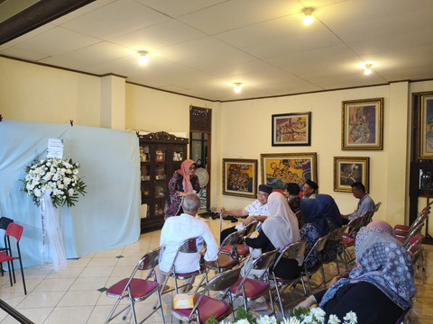 Suasana rumah duka diplomat Arya Daru Pangayunan di Bantul, Rabu (9/7/2025). Foto: Arfiansyah Panji Purnandaru/kumparan