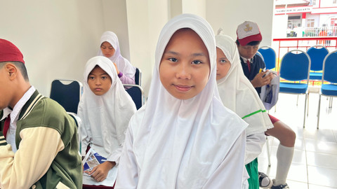Talitha (12), siswa Sekolah Rakyat di Sentra Handayani, Bambu Apus, Jakarta Timur, Rabu (9/7).  Foto: Nasywa Athifah/kumparan