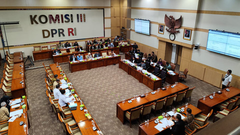 Suasan rapat Panitia Kerja (Panja) Komisi III DPR dengan pemerintah membahas RUU KUHAP di Kompleks Parlemen Senayan, Jakarta, Rabu (9/7/2025). Foto: Luthfi Humam/kumparan