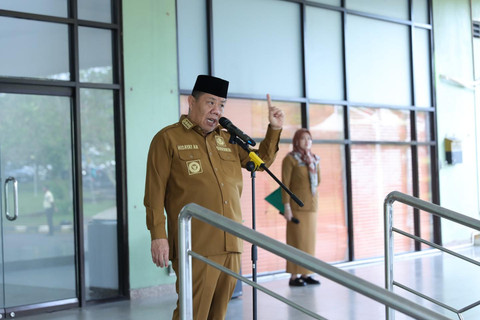 Gubernur Kepulauan Bangka Belitung Hidayat Arsani memberi arahan di RSUP Ir Soekarno, Selasa (8/7/2025). Foto: Dok Pemprov Babel