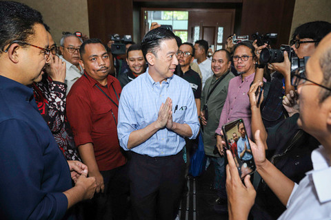 Menteri Perdagangan (Mendag) RI periode 2015-2016, Thomas Trikasih Lembong atau Tom Lembong tiba untuk menjalani sidang pembacaan nota pembelaan atau pleidoi terkait kasus dugaan korupsi importasi gula di Tipikor, Rabu (9/7). Foto: Iqbal Firdaus/kumparan