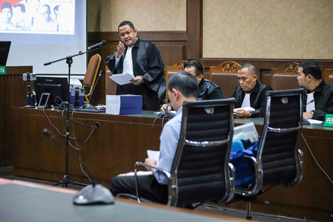 Menteri Perdagangan (Mendag) RI periode 2015-2016, Thomas Trikasih Lembong atau Tom Lembong tiba untuk menjalani sidang pembacaan nota pembelaan atau pleidoi terkait kasus dugaan korupsi importasi gula di Tipikor, Rabu (9/7). Foto: Iqbal Firdaus/... </div>
<div class=